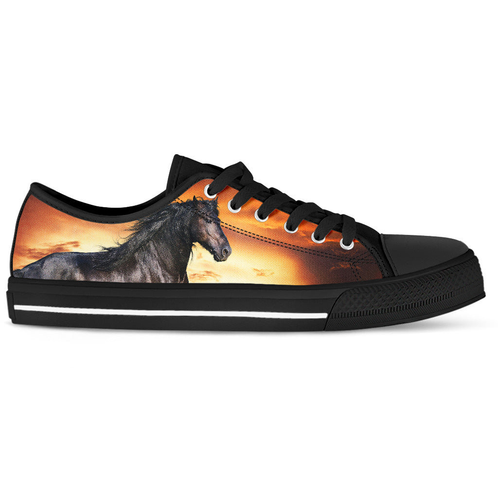 Horse Black Women's Low Top Shoes